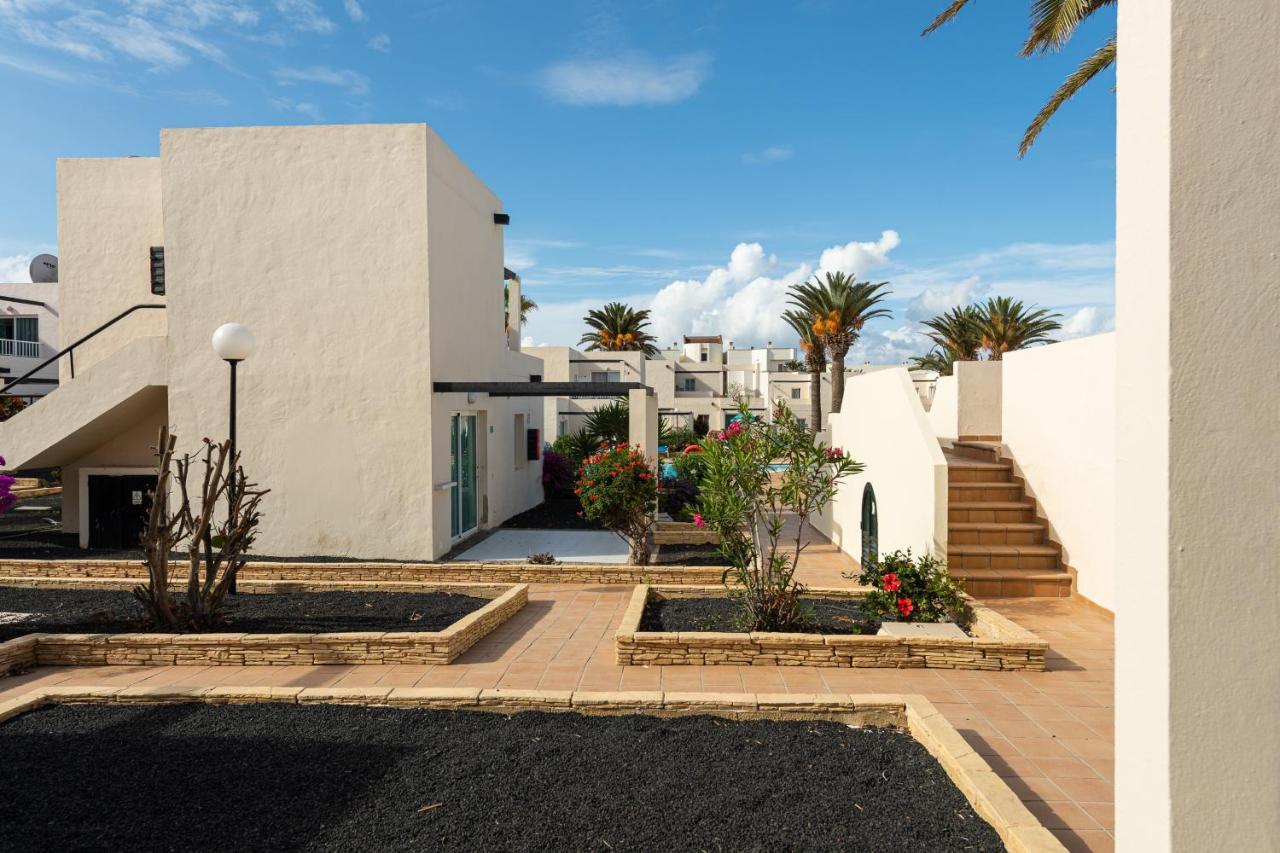 Homeforguest Con Terraza Y Piscina En Appartement