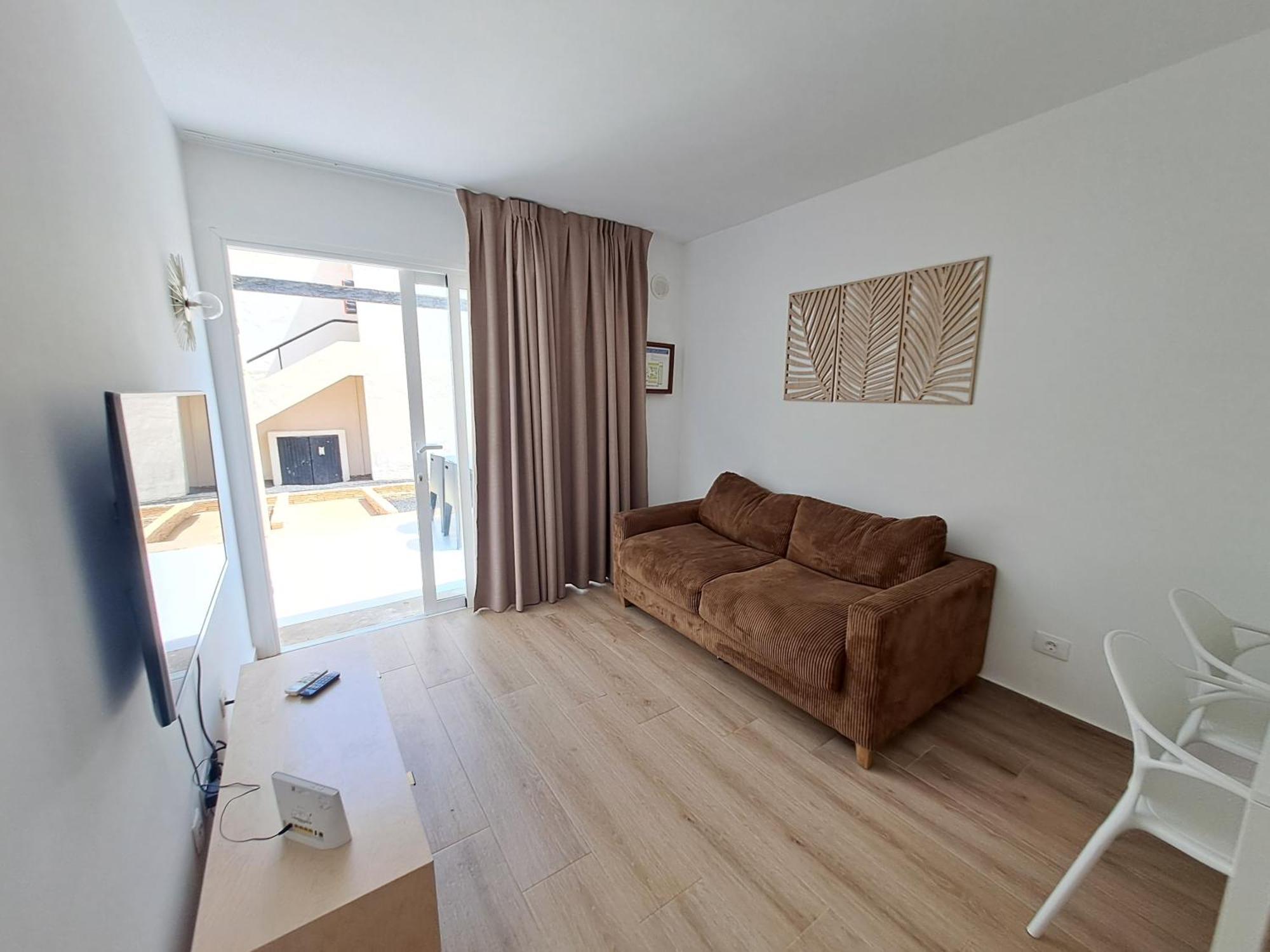 Homeforguest Con Terraza Y Piscina En Appartement