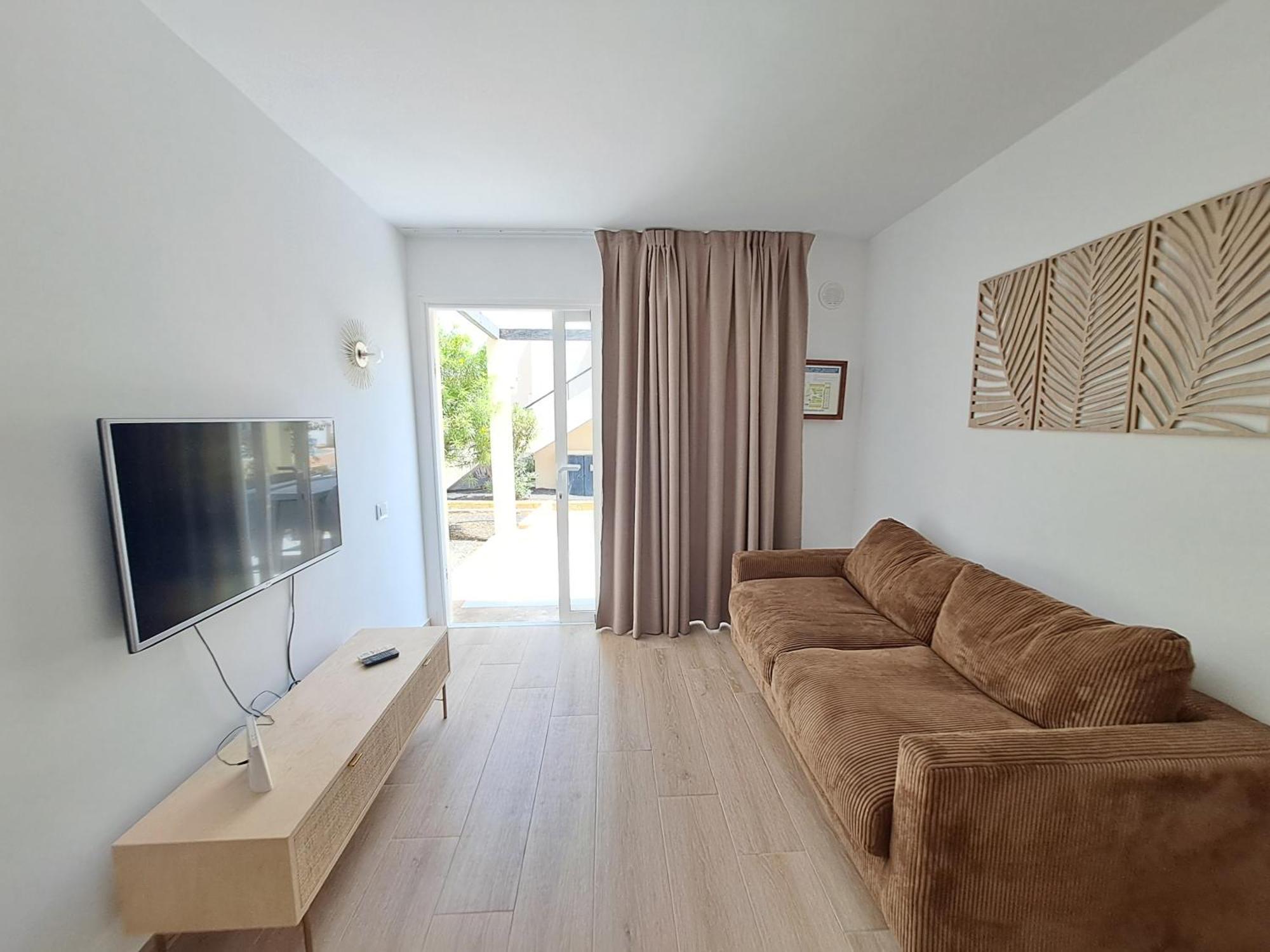 Homeforguest Con Terraza Y Piscina En Appartement *