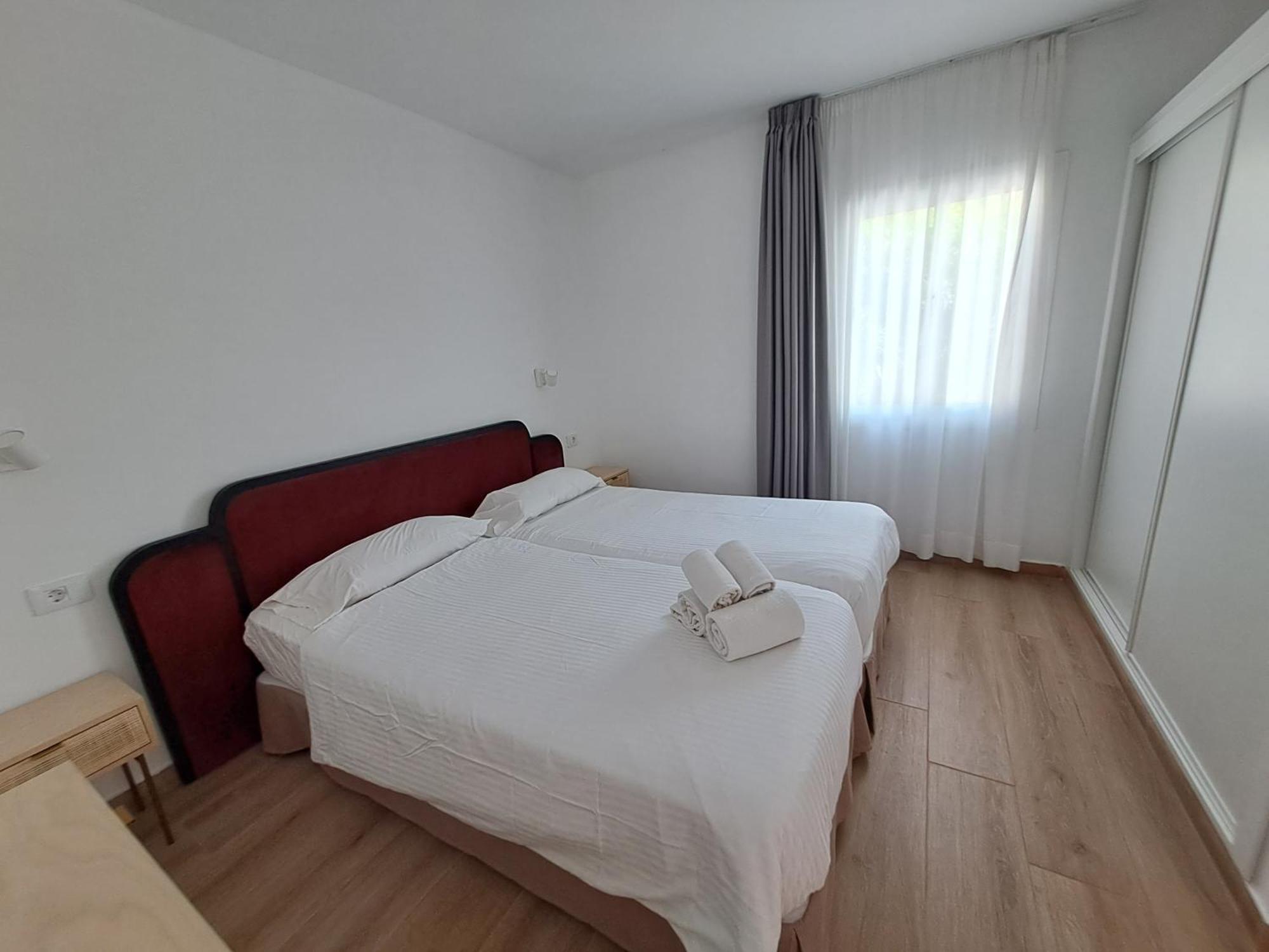 Homeforguest Con Terraza Y Piscina En Appartement